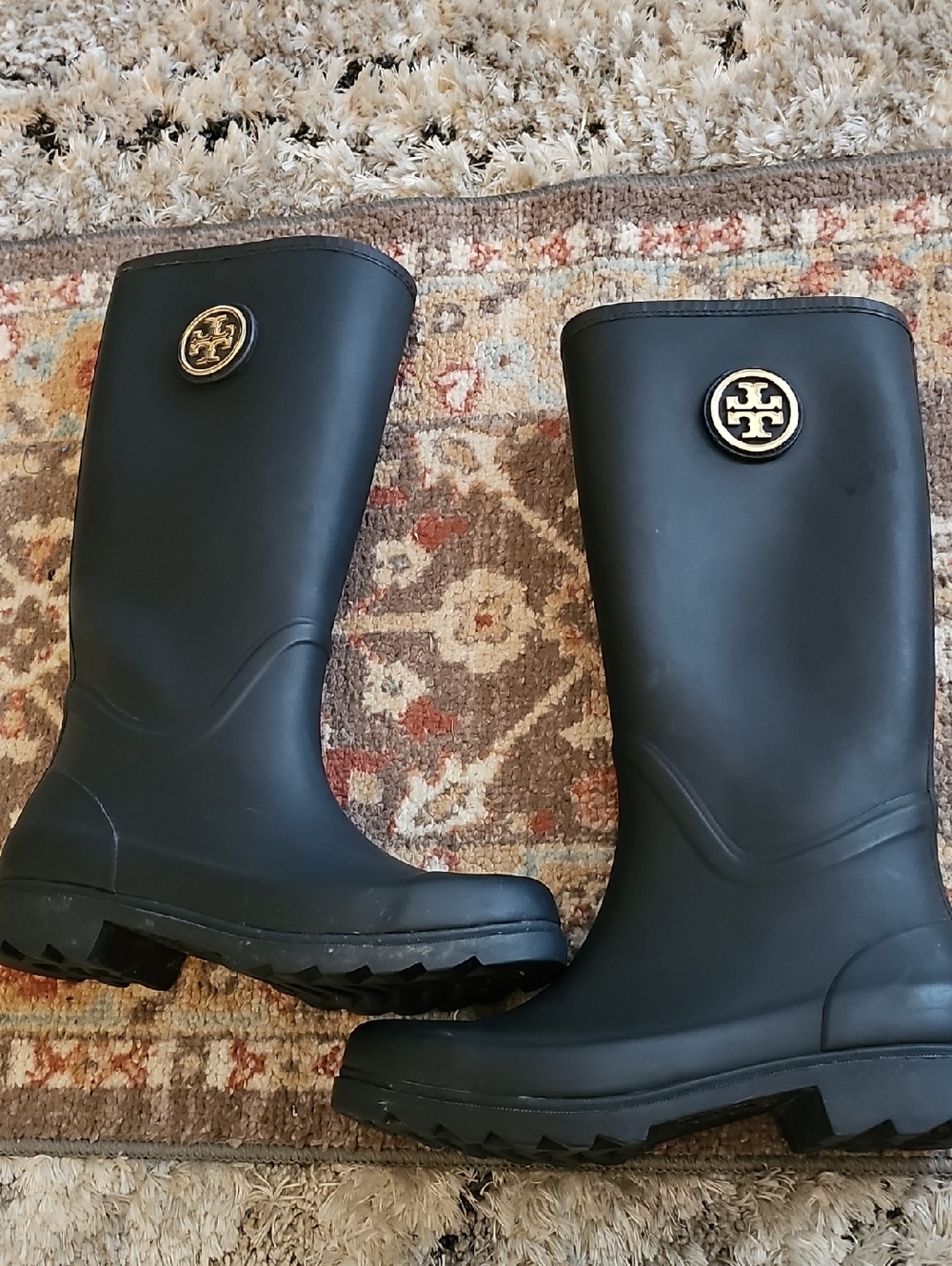 TORY BURCH Beautiful Black Rain Boots w/Gold Medallion Size 8 NICE!!